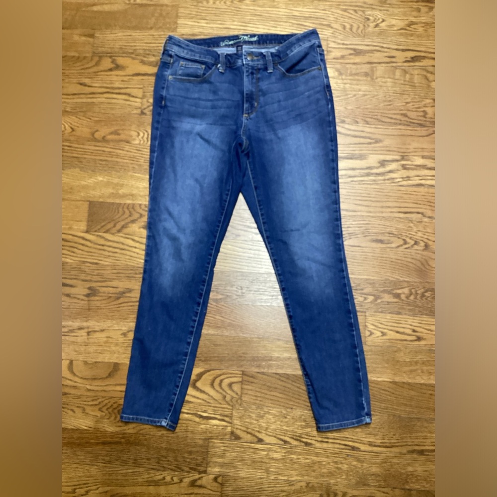 Universal Thread's Midrise Skinny jeans. Size 8